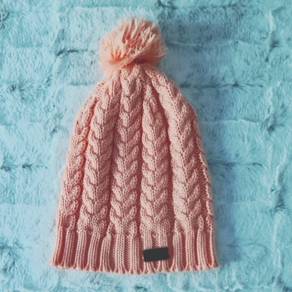 Nike coral Womans colored cable knit Ribbed Pom winter stocking hat.